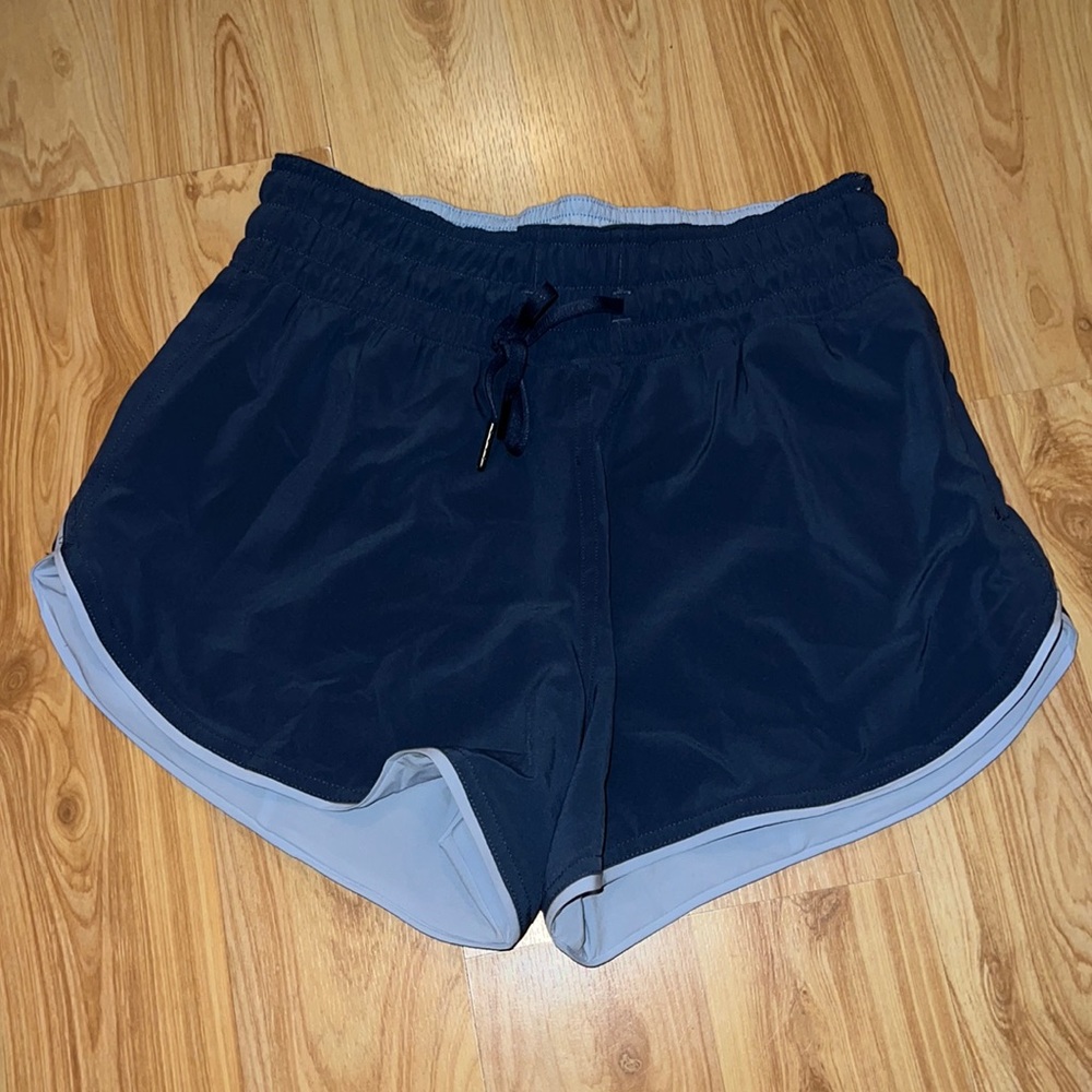 Lululemon choose a side shorts